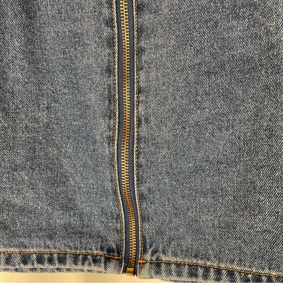Forever 21 Medium Wash Denim Zip Up Mini Skirt Size Medium - Picture 3 of 13